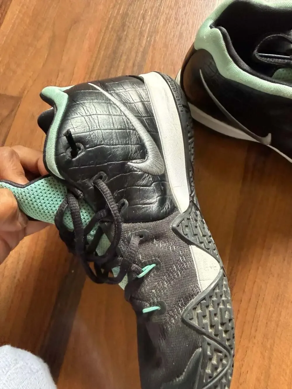 Nike Kyrie 4 GS Tiffany Tropical Twist Black Metallic Silver AA2897-390 Size 7Y